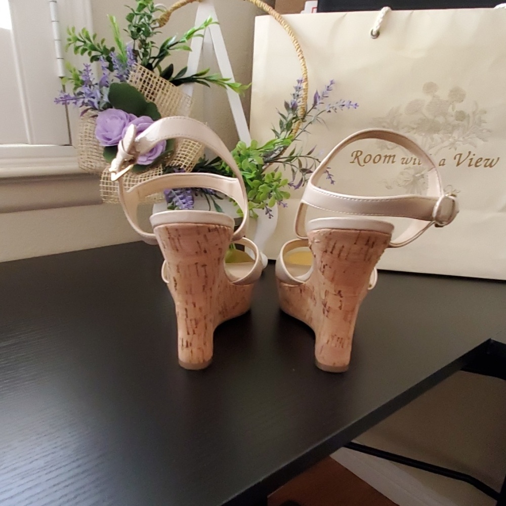 ๐๐ Platform GUESS sandals - Picture 3 of 7